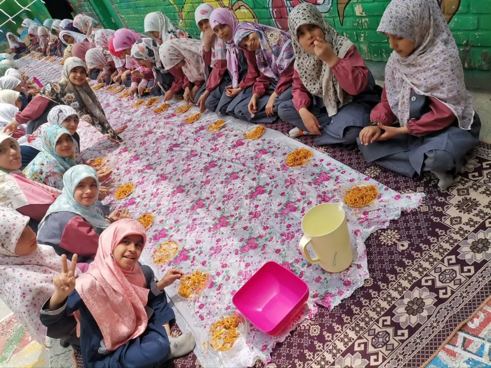ولادت حضرت معصومه و روز دختر پختن ماکارونی در مدرسه
